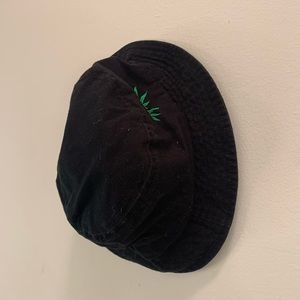 Black bucket hat